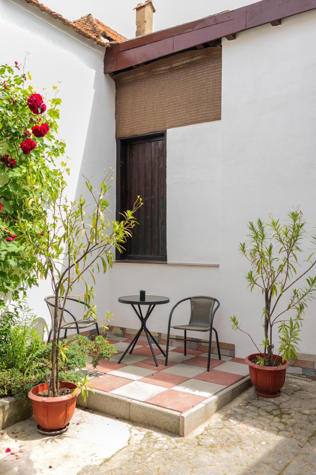 Fun House - Comfortable Stay With Garden And Near Parking Braşov Eksteriør bilde