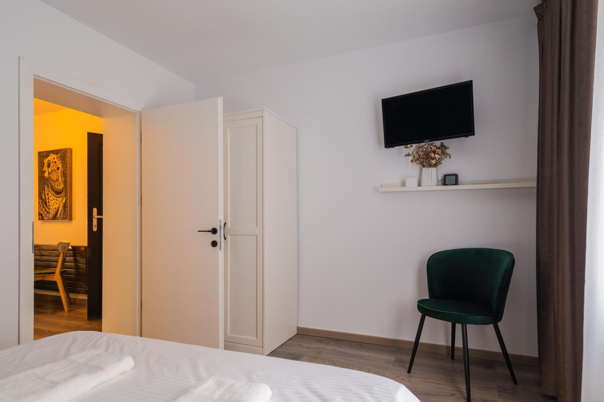 Fun House - Comfortable Stay With Garden And Near Parking Braşov Eksteriør bilde